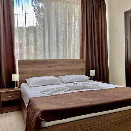 Merien Hotel Erivan Exterior foto