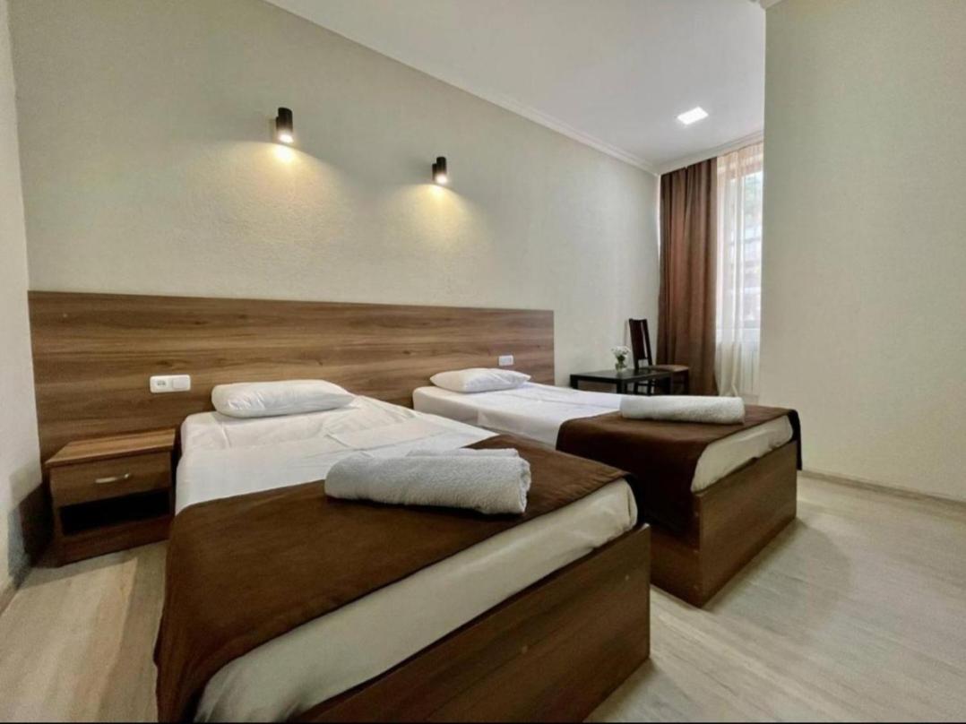 Merien Hotel Erivan Exterior foto