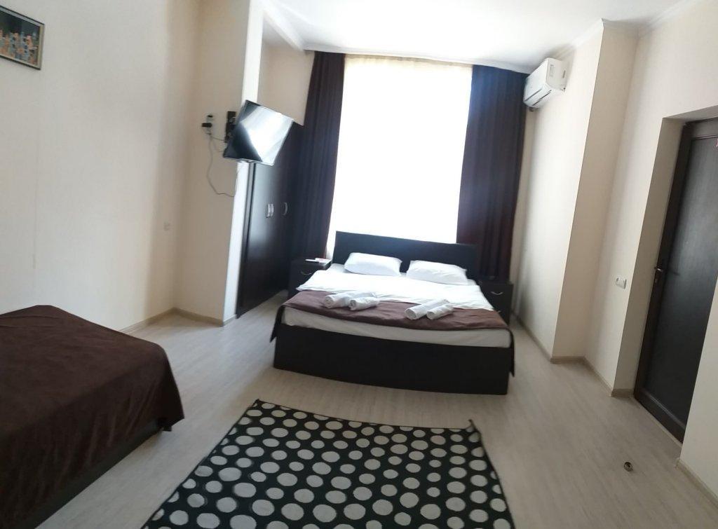 Merien Hotel Erivan Exterior foto