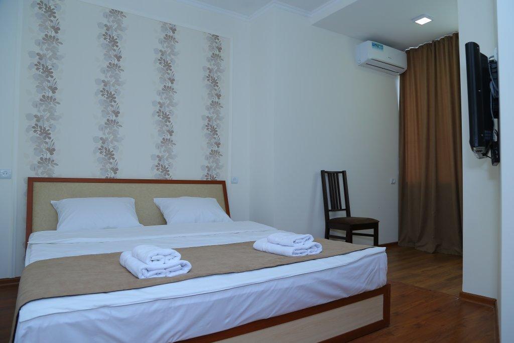 Merien Hotel Erivan Exterior foto