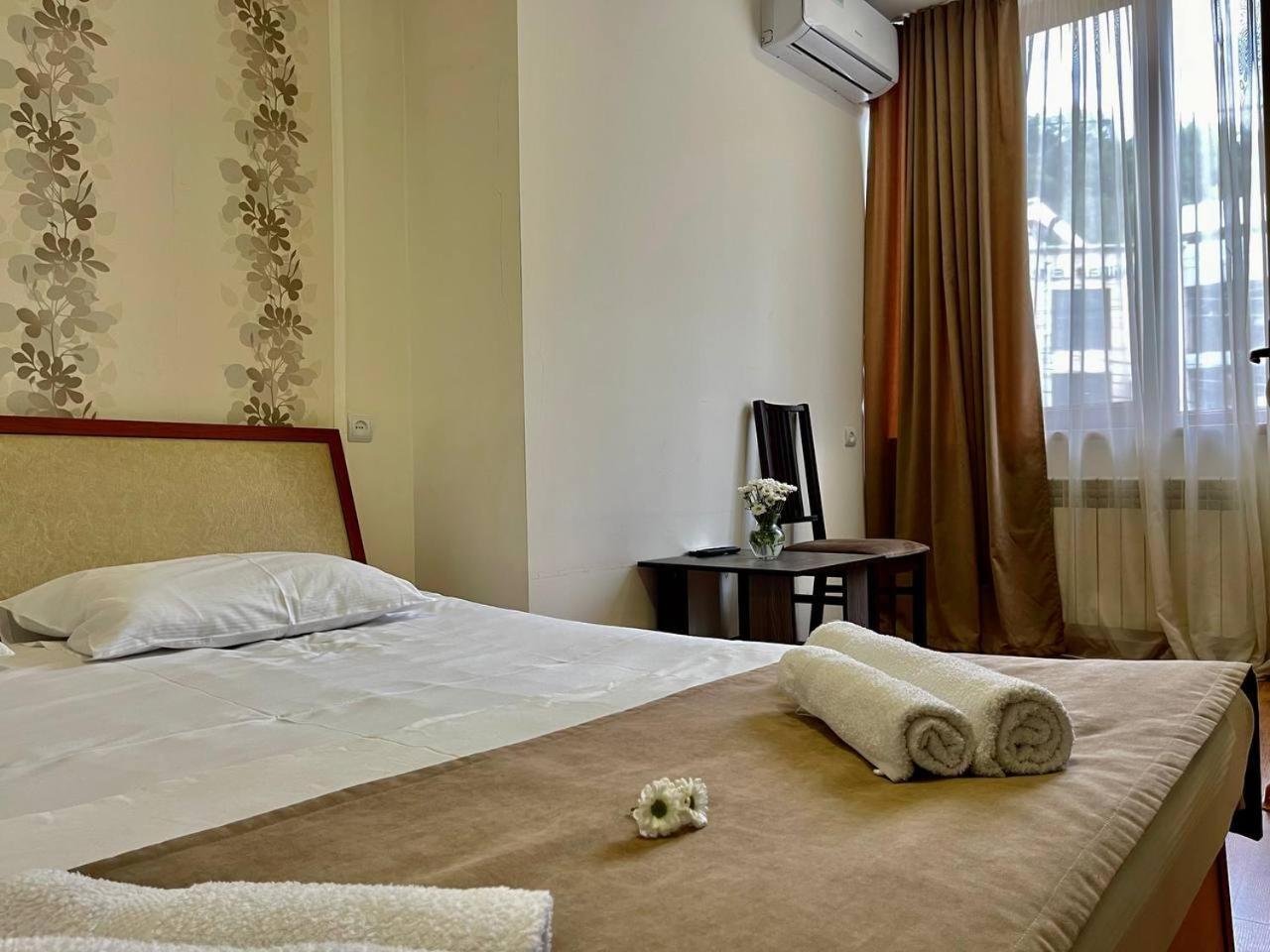 Merien Hotel Erivan Exterior foto